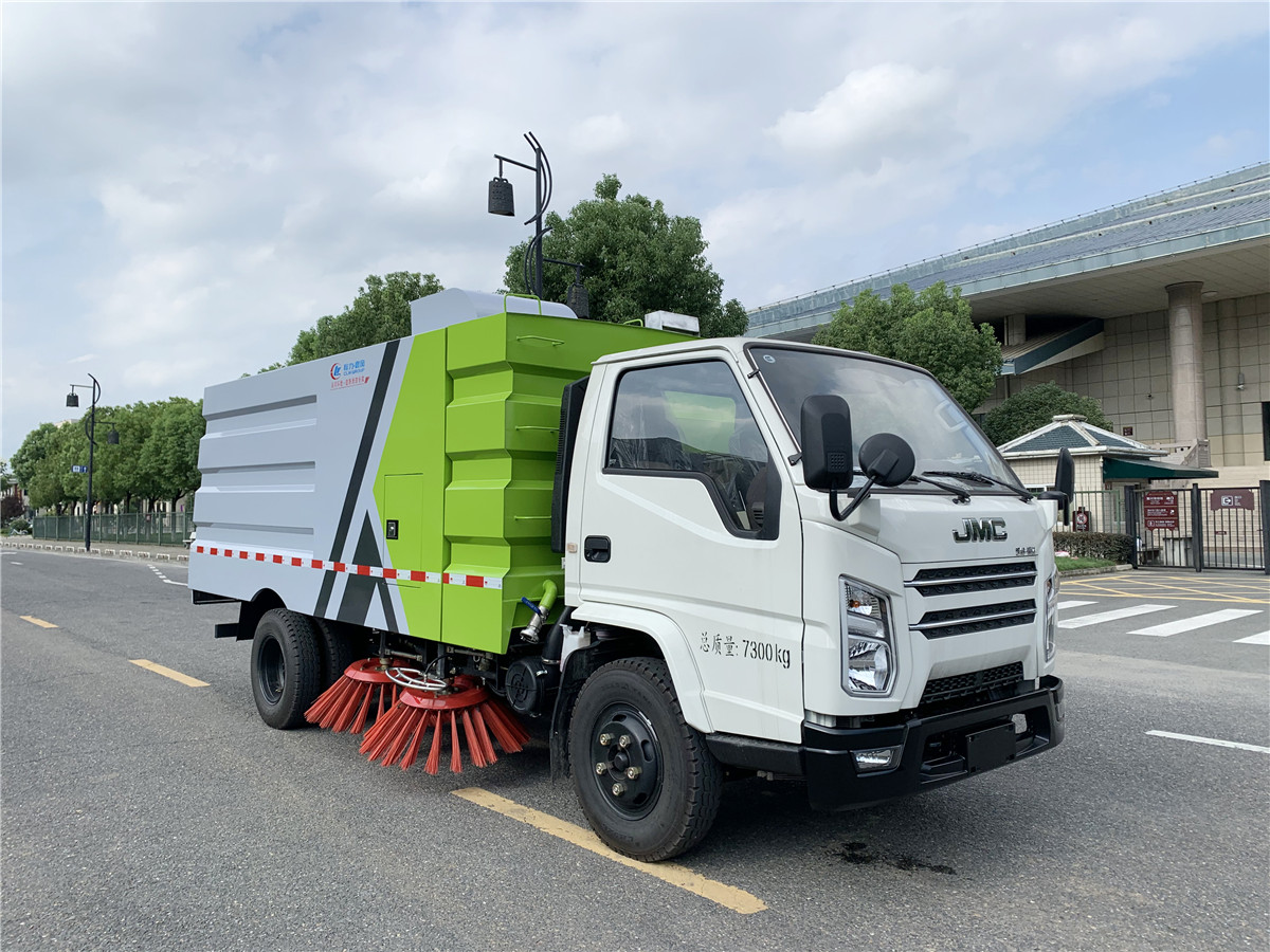 江铃扫路车